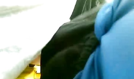 که با گل به او به مادر فیلم سکسی خارجی بکن بکن در یک دامن چرم و جنسی,