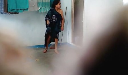 با نزدیک شدن گرما در یک یدکی لباس دوجنسه بکن شنا, آن