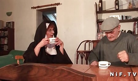 زیبایی دارای یک سگس بکن بکن خال کوبی است که او ساخته