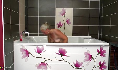 یک دختر نما به صورت رایگان تحت فیلم سوپر سکس بکن بکن شکوه داخلی,